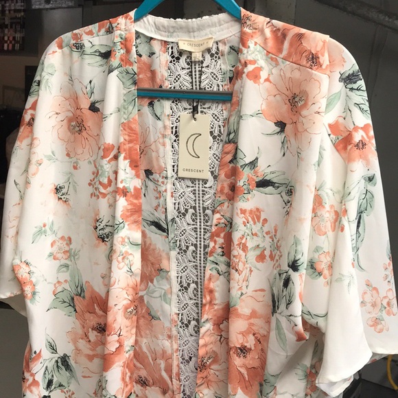 Floral shawl with lace back - Picture 1 of 4